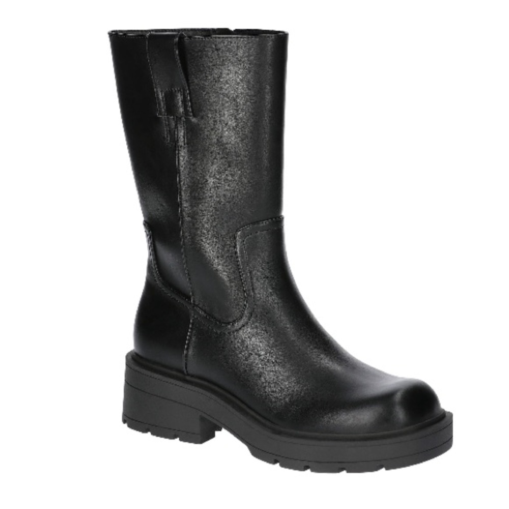 NWT No Boundaries Pull On  Lug Sole Heeled Boots